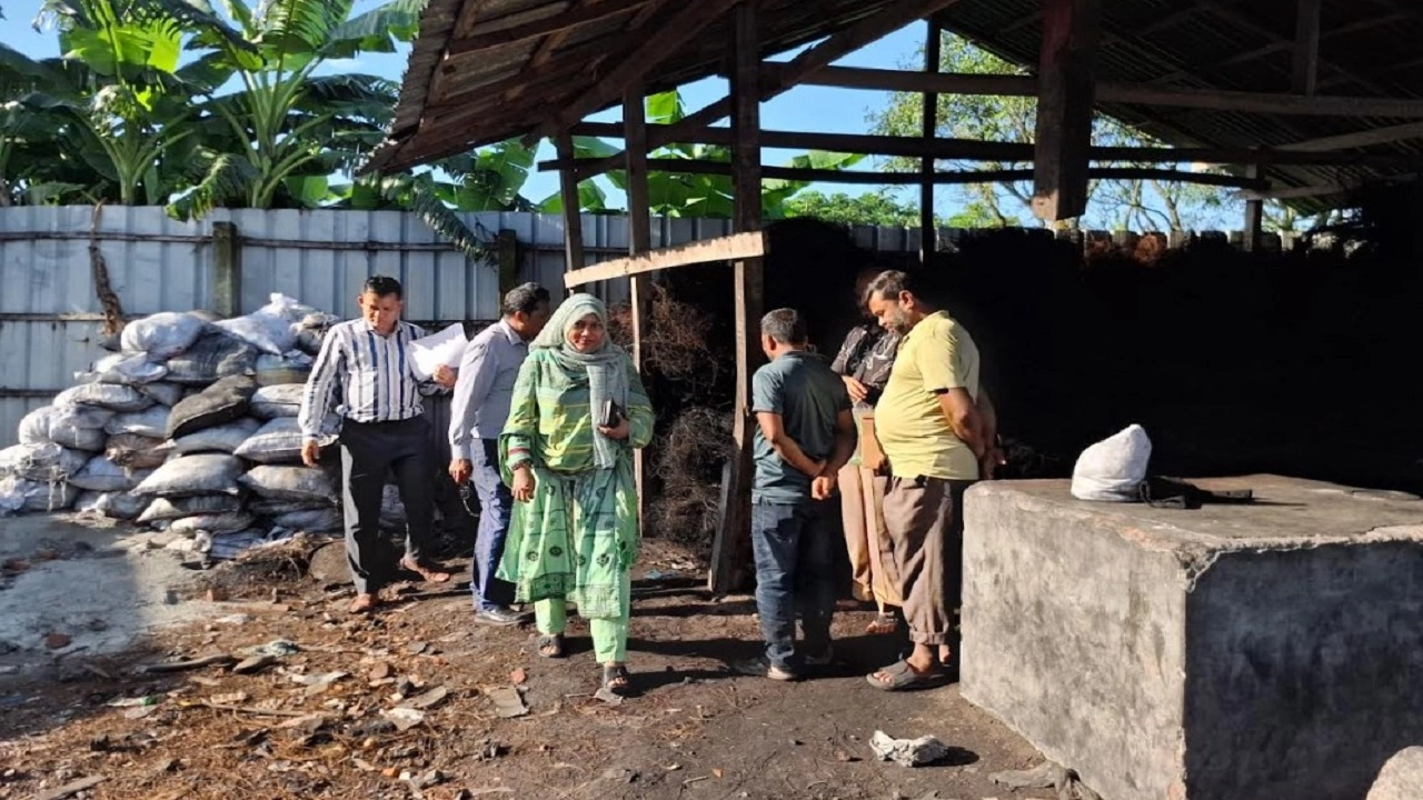 টায়ার রিসাইক্লিং প্লান্টে ভ্রাম্যমাণ আদালতের অভিযান