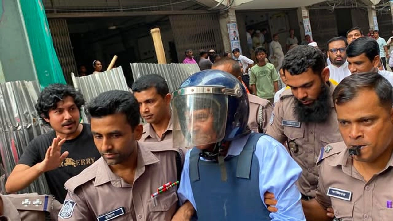 গাজীপুর-৫ আসনের সাবেক সংসদ সদস্য ও ডাকসুর সাবেক ভিপি আখতারুজ্জামান। ছবি: এনপিবি নিউজ