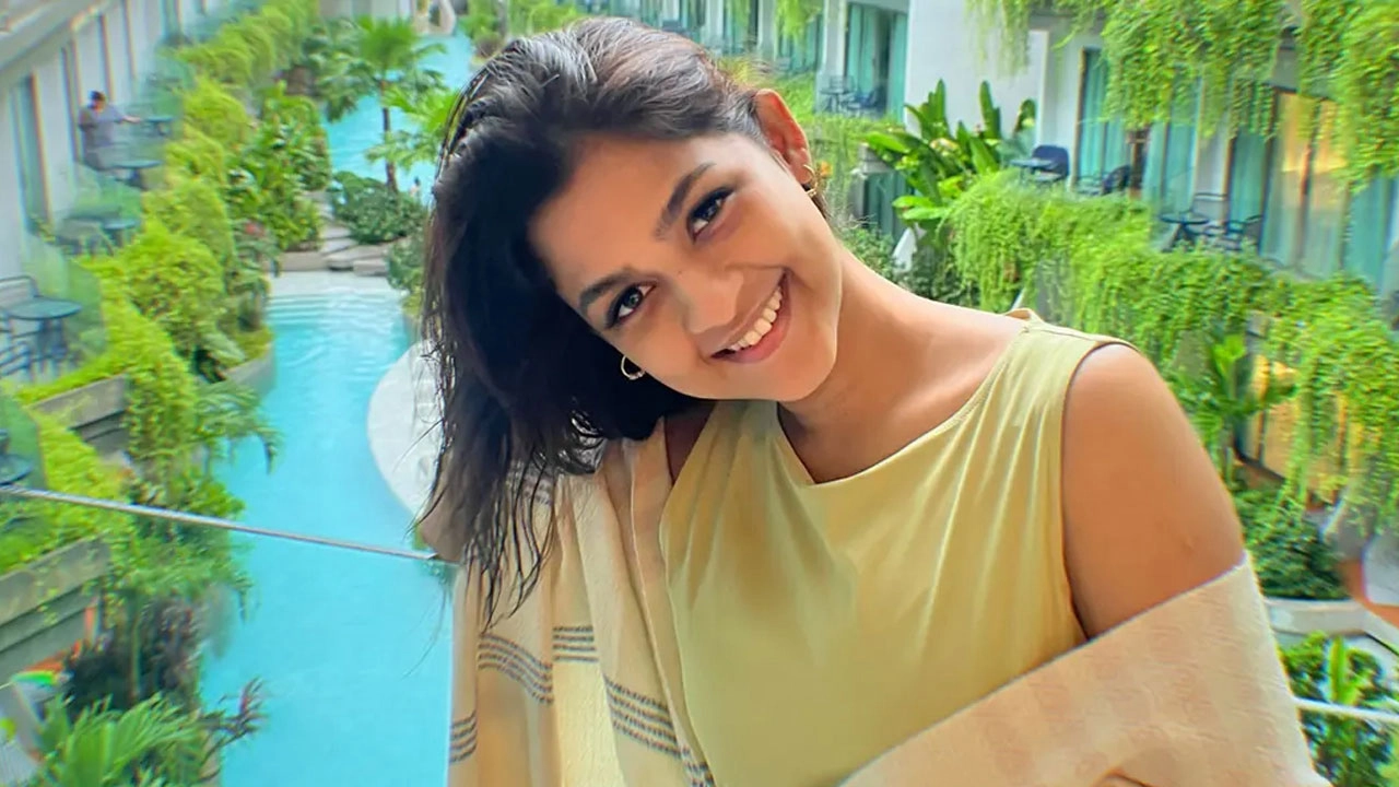 অভিনেত্রী সাদিয়া আয়মান