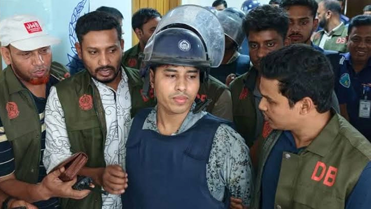 গ্রেপ্তার ডেভিড ইমন। ছবি: সংগৃহীত
