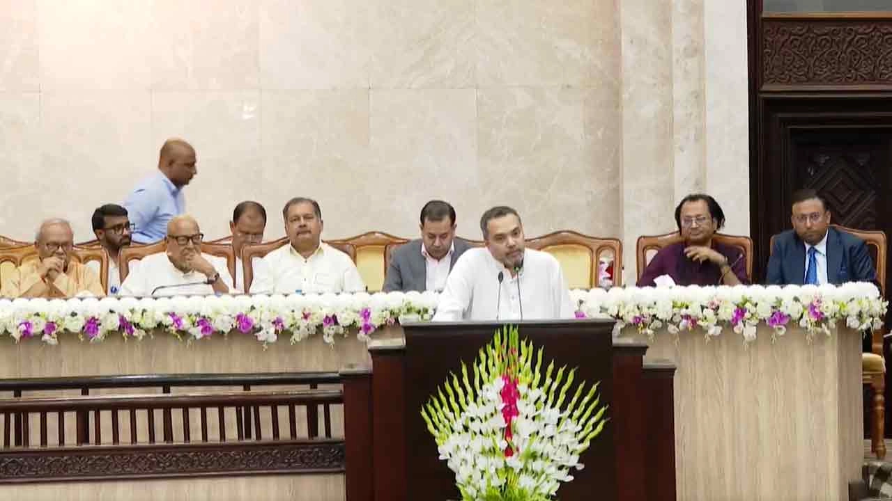 বিএনপি সরকারের ১৮০ দিন বা ছয় মাস পূর্তি উপলক্ষে মতবিনিময় সভা চলছে