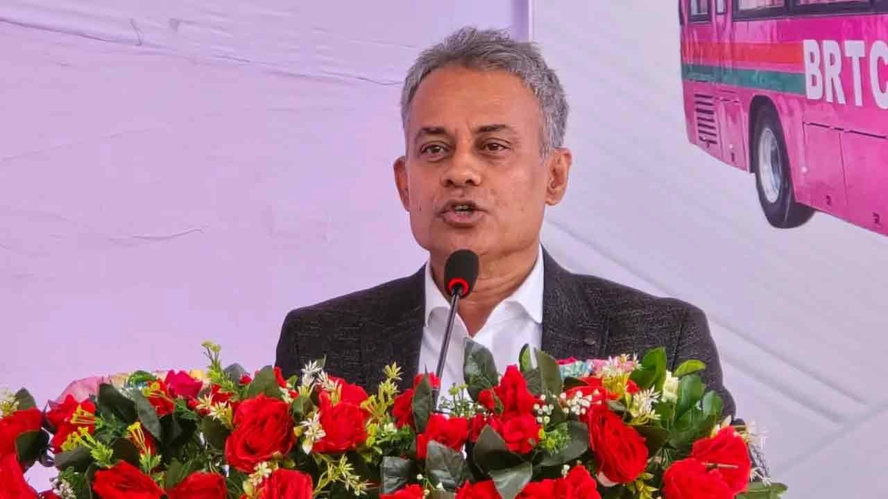 সড়ক পরিবহন ও সেতুমন্ত্রী শেখ রবিউল আলম