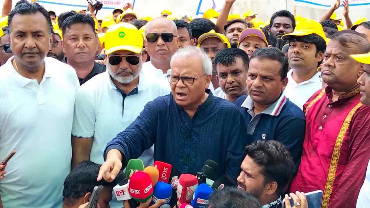 প্রধানমন্ত্রীর রাজনৈতিক উপদেষ্টা ও বিএনপির জ্যেষ্ঠ যুগ্ম মহাসচিব রুহুল কবির রিজভী।
