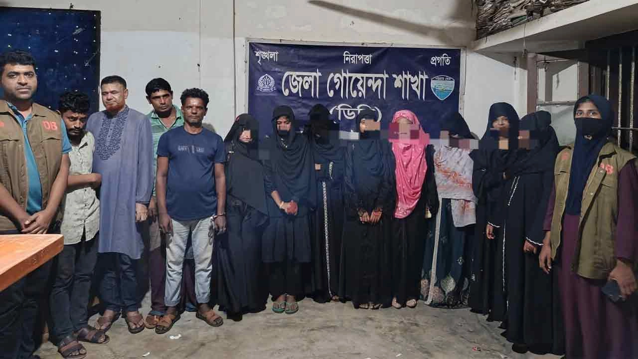 আবাসিক হোটেলে ডিবির অভিযানে গ্রেপ্তার ১২