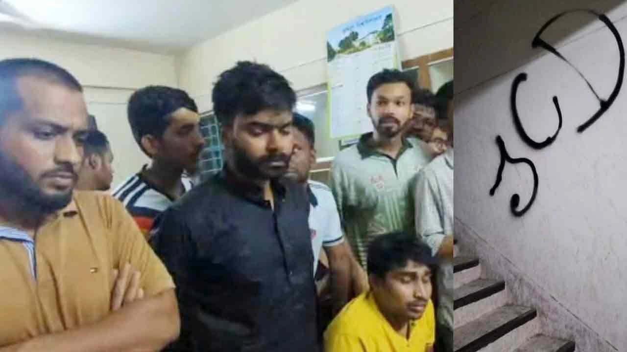 কুবির হলের দেয়ালে জেসিডি লেখা নিয়ে দ্বন্দ্বে শিক্ষার্থীকে মারধরের অভিযোগ উঠেছে