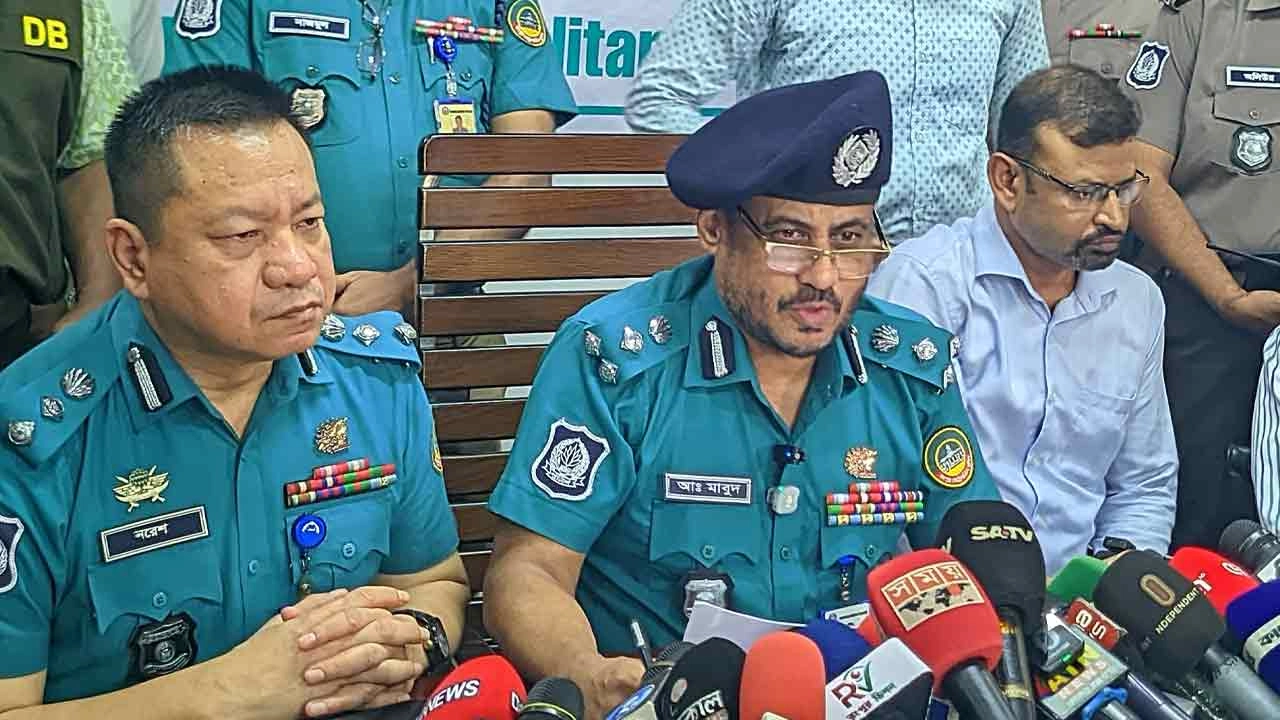 পুলিশ কমিশনারের কার্যালয়ে আয়োজিত সংবাদ সম্মেলন