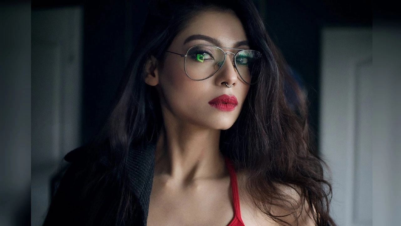 বলিউড অভিনেত্রী অনংশা বিশ্বাস