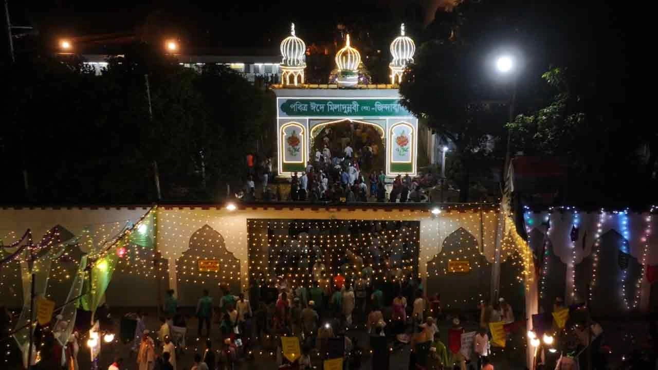 সদরপুরে বিশ্ব জাকের মঞ্জিল দরবার শরীফে জিকির-আসকার ও দরুদ-সালামের ধ্বনিতে মুখরিত