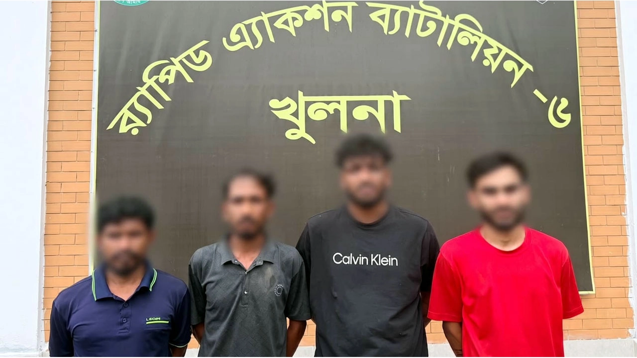 মমি ও তার তিন সহযোগী। ছবি: সংগৃহীত