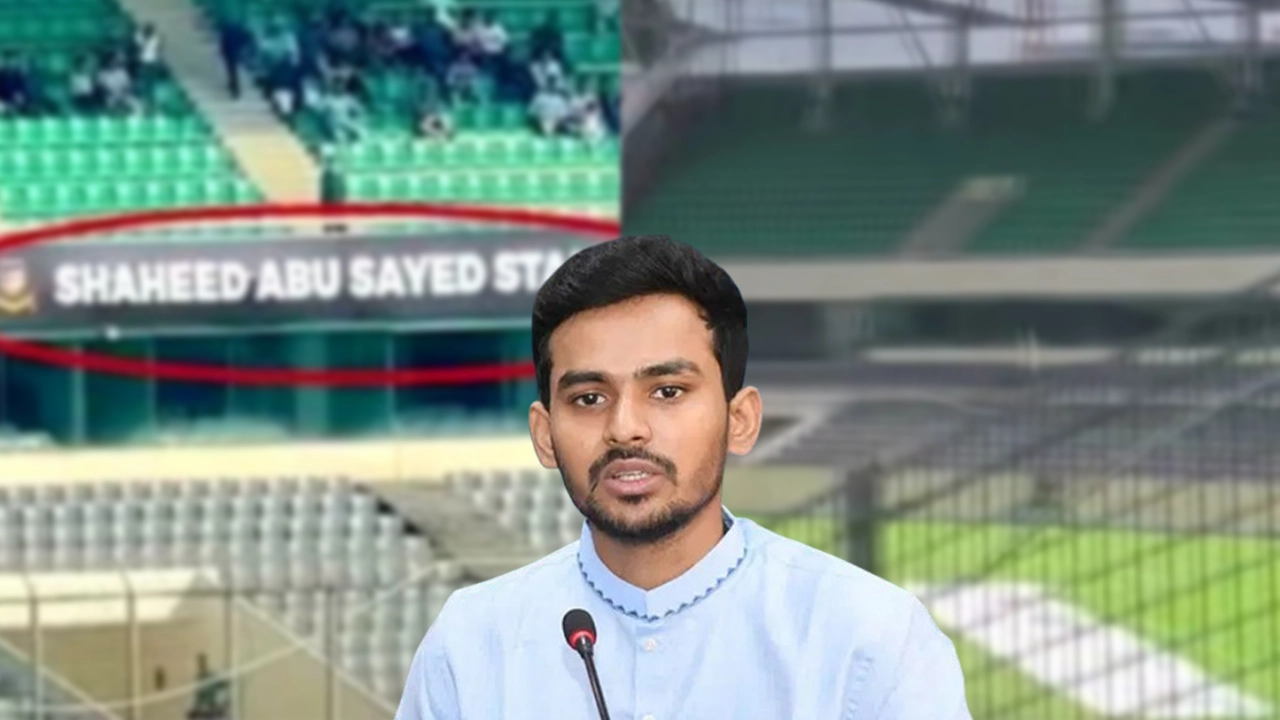আসিফ মাহমুদ সজীব ভূঁইয়া, পেছনে আবু সাইদের নাম মুছে ফেলার দৃশ্য।  ছবি: সংগৃহীত