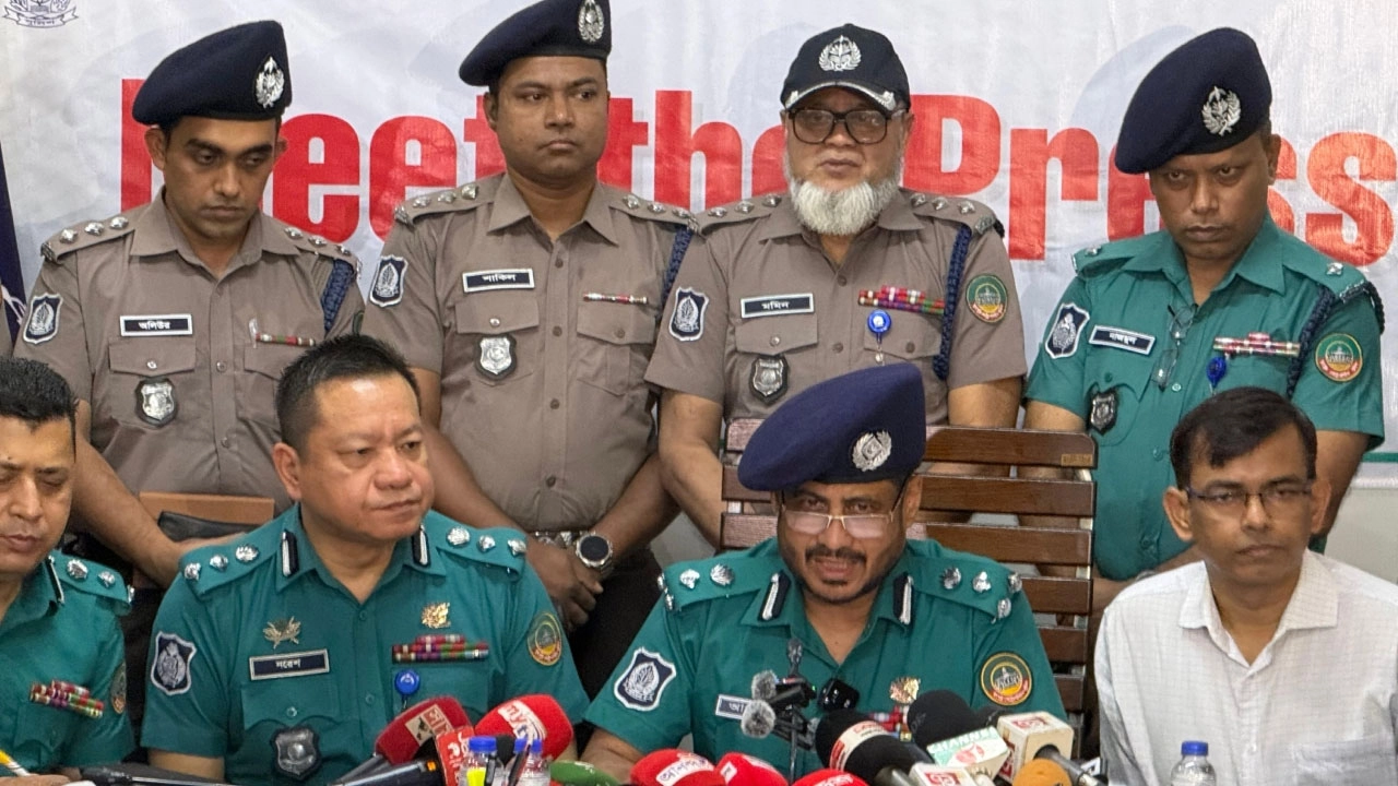 সংবাদ সম্মেলনে মামলার তদন্তের অগ্রগতি জানান মহানগর পুলিশ কমিশনার মোহাম্মদ আব্দুল মাবুদ। ছবি: সংগৃহীত
