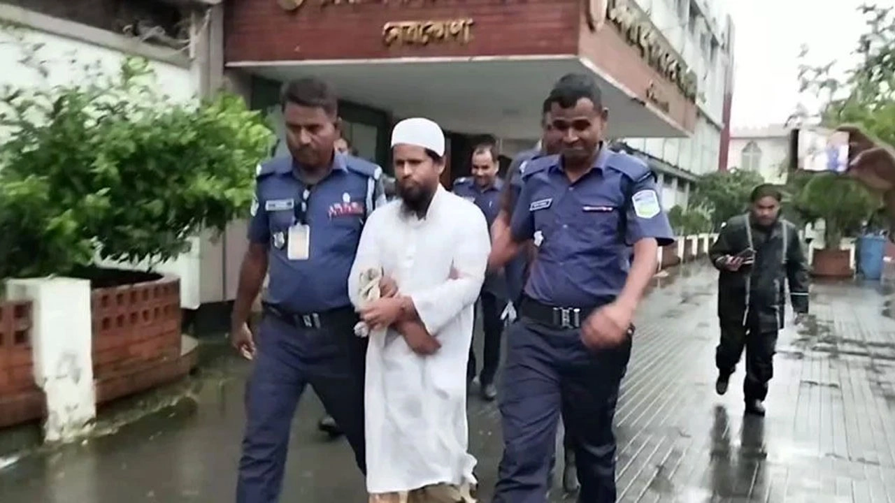 প্রধান আসামি মাদ্রাসাশিক্ষক আমান উল্লাহ মাহমুদী। ছবি: সংগৃহীত