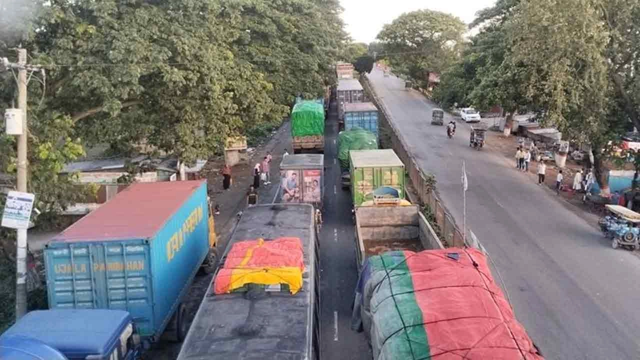 ঢাকা-চট্টগ্রাম মহাসড়কে ৪০ কিলোমিটার এলাকাজুড়ে দীর্ঘ যানজট