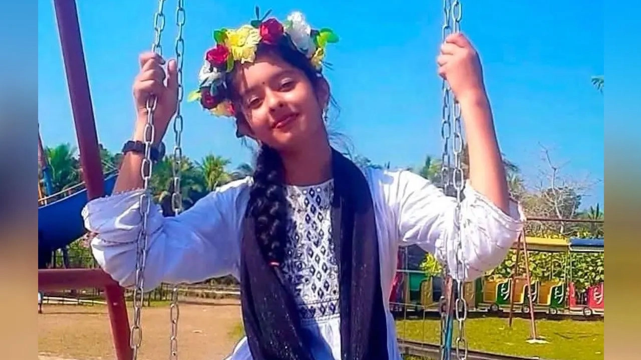 ডেঙ্গুতে সদ্য জিপিএ-৫ পাওয়া শিক্ষার্থী রিয়া। ছবি: সংগৃহীত