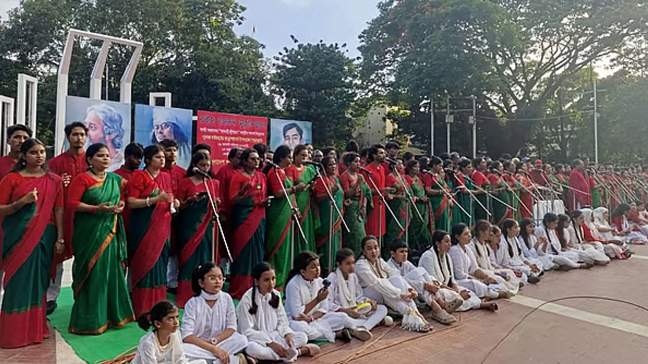 শতবর্ষে শতকণ্ঠে ‘কাণ্ডারী হুঁশিয়ার’। ছবি: সংগৃহীত