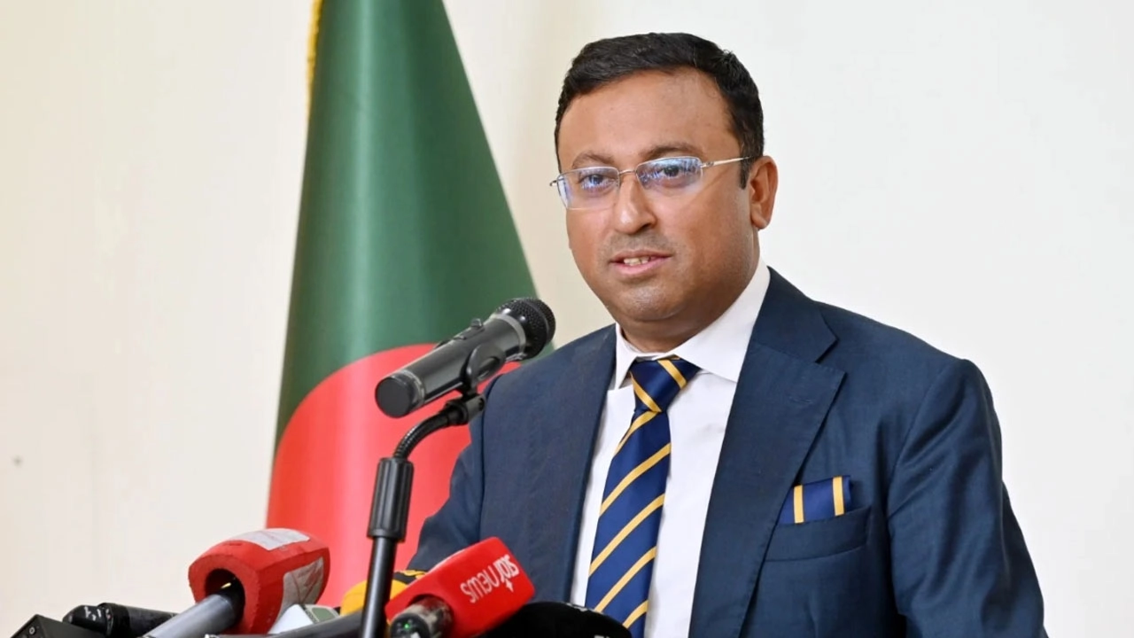 পররাষ্ট্র প্রতিমন্ত্রী হুমায়ন কবির। ছবি: সংগৃহীত