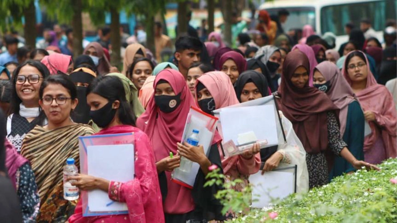 একাদশে ভর্তির আবেদন শুরু আজ। ছবি: এআই জেনারেট