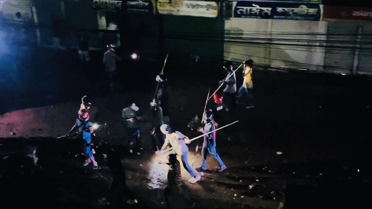 সংঘর্ষের দৃশ্য। ছবি: এনপিবি