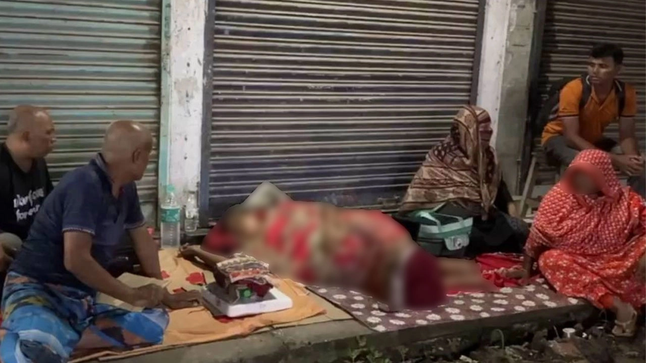 ক্যান্সারের চিকিৎসা নিতে কলকাতা, ফুটপাতেই কাটছে বাংলাদেশি রোগীদের রাত। ছবি: সংগৃহীত