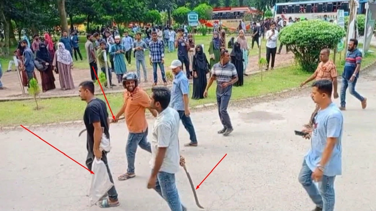 ইবিতে শিবির নেতাকে ছাত্রদল কর্মীর মারধরে উত্তপ্ত ক্যাম্পাস
