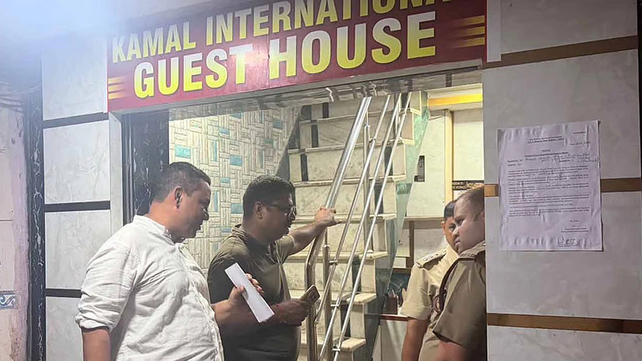 কলকাতার হোটেল ও গেস্ট হাউজে প্রশাসনের অভিযান ।। ছবি: সংগৃহীত