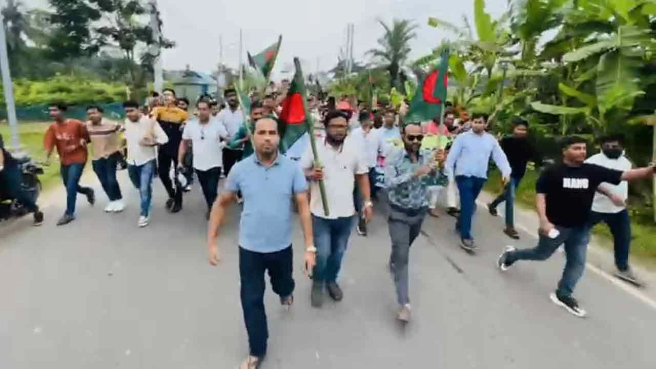 শরীয়তপুরে নিষিদ্ধ ছাত্রলীগের মিছিল