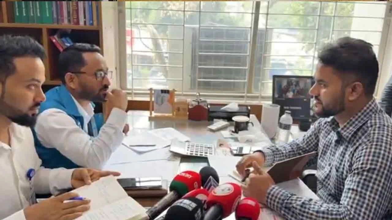 রাজধানীর বাড্ডা সাবরেজিস্ট্রি অফিসে অভিযান পরিচালনা করেছে দুর্নীতি দমন কমিশন (দুদক)