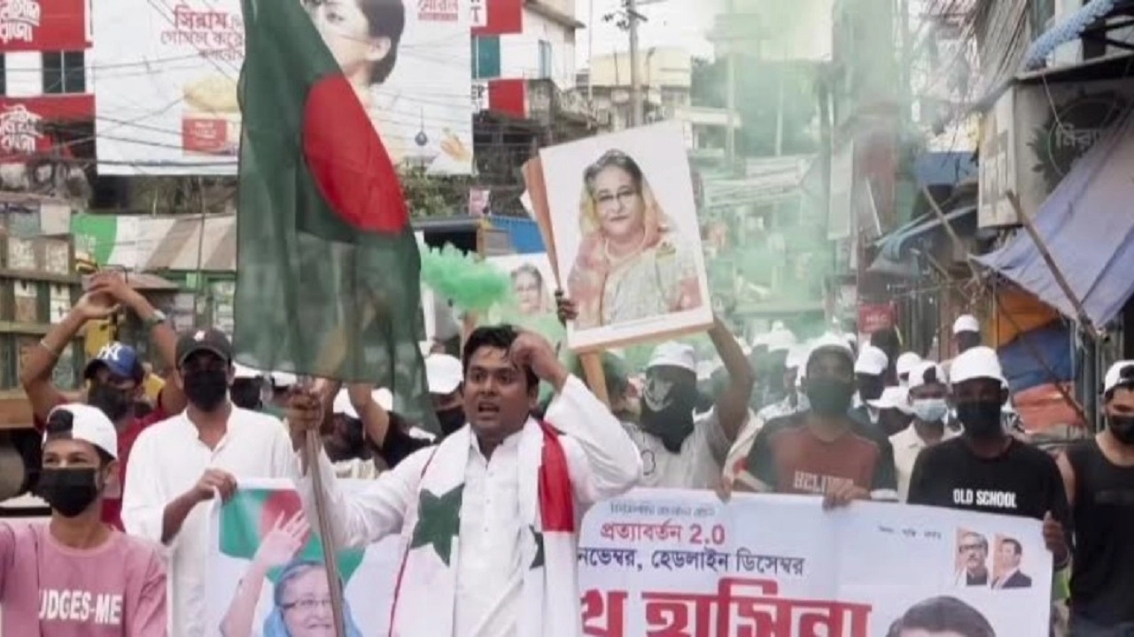 ব্রাহ্মণবাড়িয়ায় থানার সামনে নিষিদ্ধ ছাত্রলীগের শোডাউন