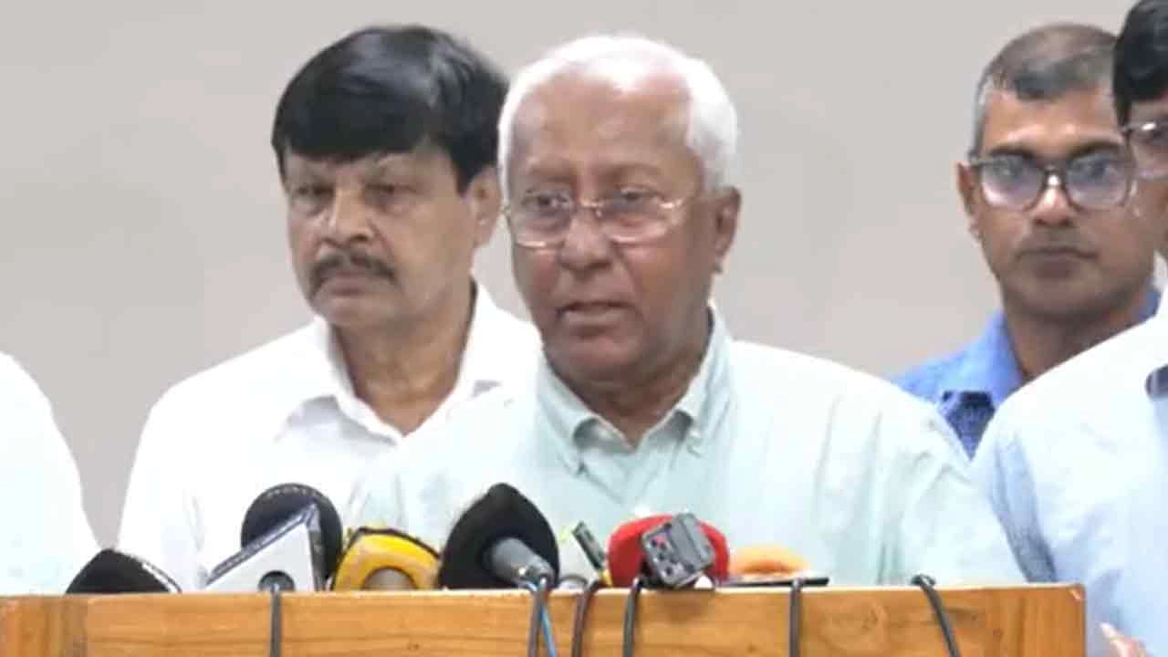 নির্বাচন কমিশনের (ইসি) সচিব আখতার আহমেদ