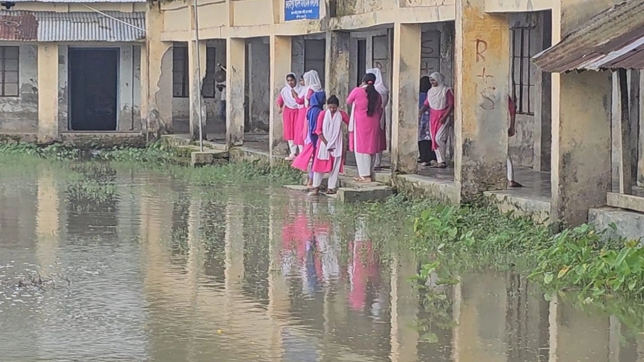 বিষখালী নদীর পেটে যাচ্ছে নলছিটির ৪টি বিদ্যালয়