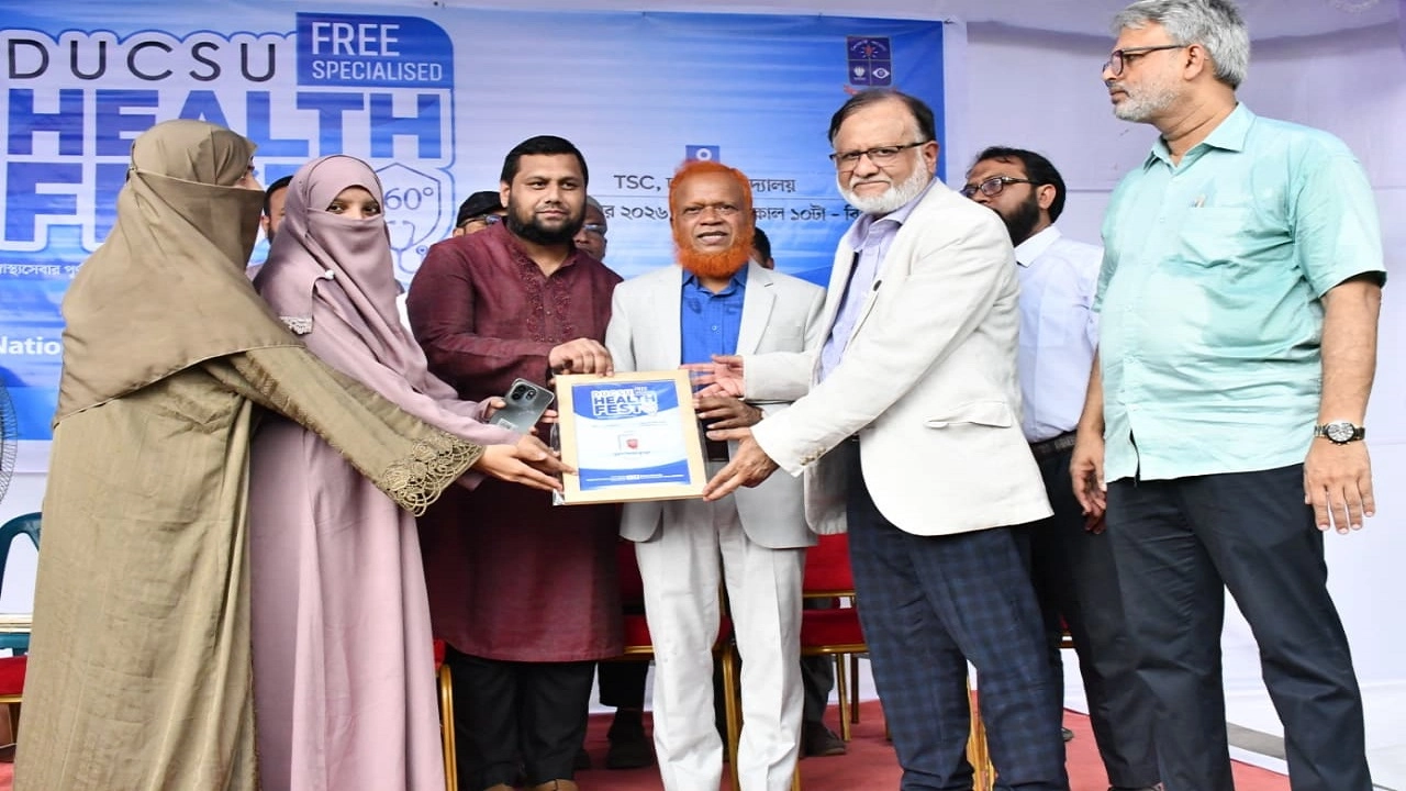 ডাকসু হেলথ ক্যােম্পে প্রথম দিনেই ৩ হাজার শিক্ষার্থীর সেবাগ্রহণ