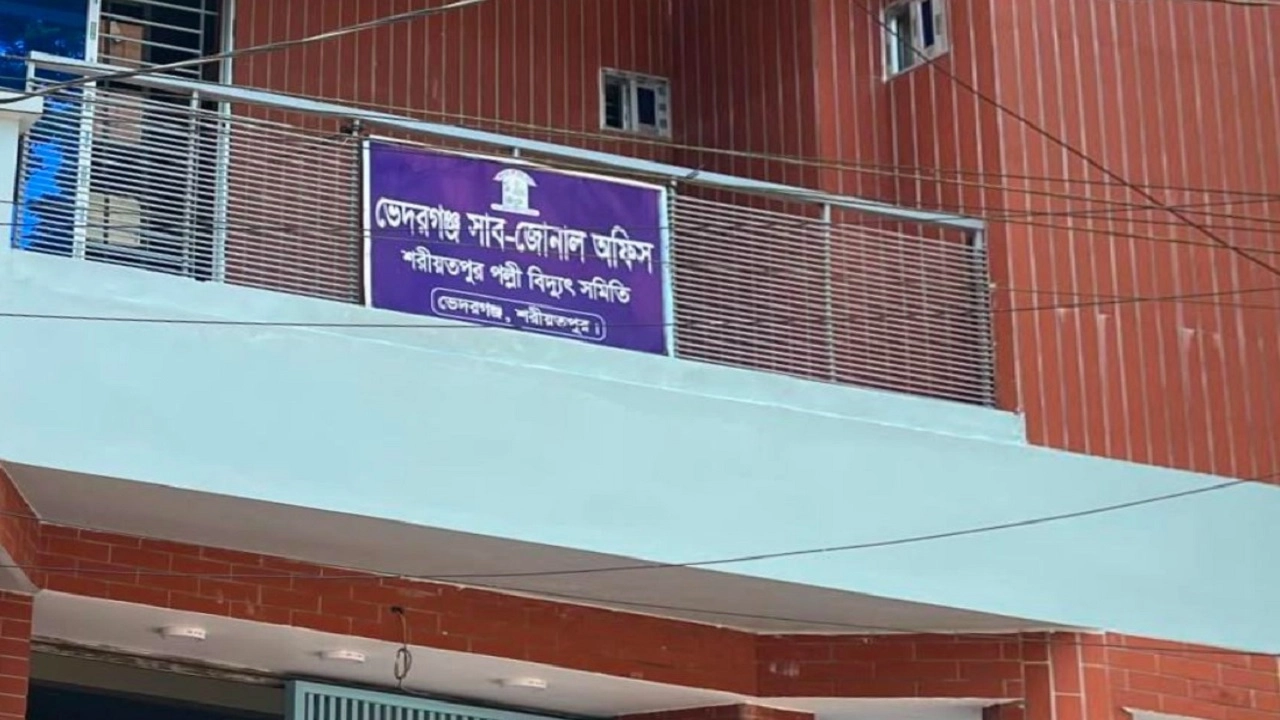 বিদ্যুৎ বিল পরিশোধের পরেও ‘বকেয়া’ ভোগান্তিতে একাধিক গ্রাহক