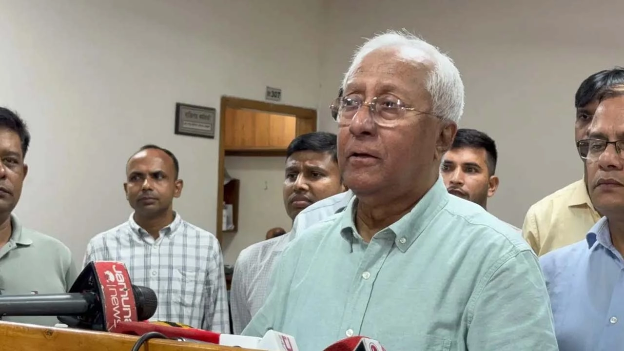 ইসির সিনিয়র সচিব আখতার আহমেদ