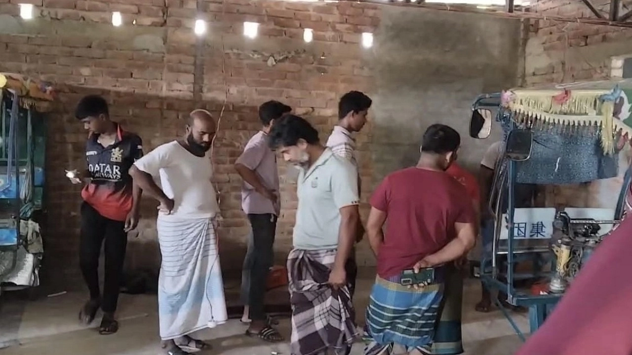 ধামরাইয়ে পিস্তল ঠেকিয়ে নৈশপ্রহরীকে জিম্মি