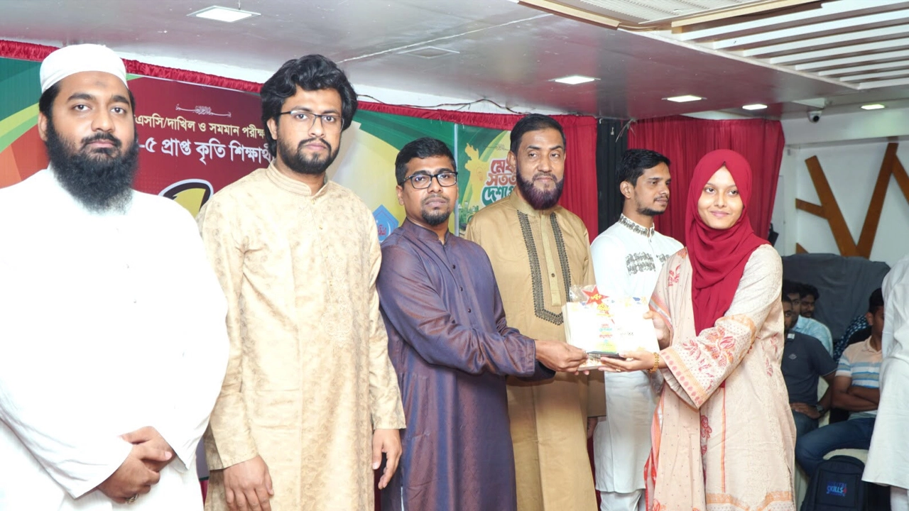 চার শতাধিক শিক্ষার্থীকে সংবর্ধনা দিলো ছাত্রশিবির