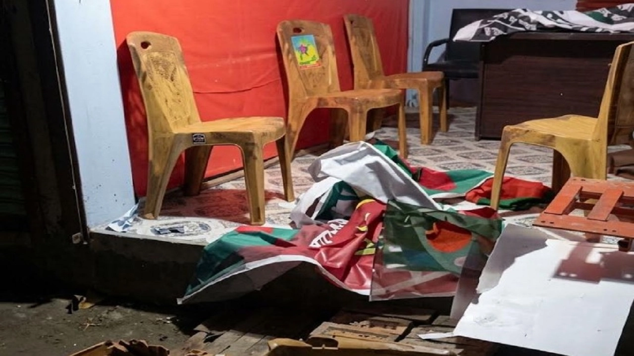 মঠবাড়িয়া বিএনপি কার্যালয়ে ভাঙচুর