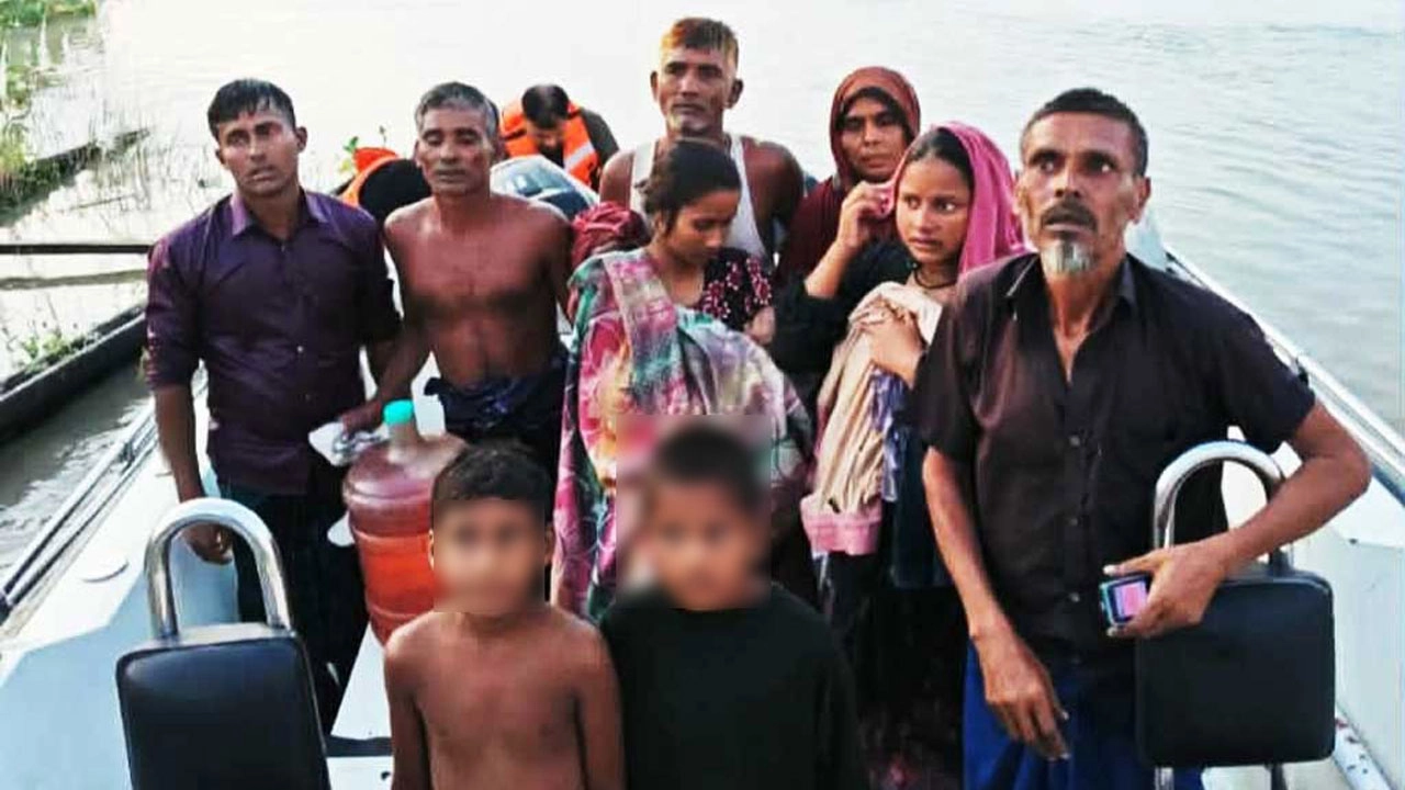 উদ্ধার ১০ বাংলাদেশিকে ফেরত দিল বিএসএফ। ছবি: সংগৃহীত