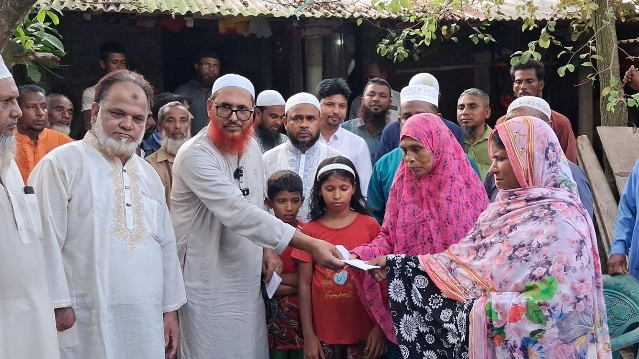 বিএসএফের গুলিতে নিহত আসাদুলের পরিবারকে আর্থিক সহায়তা দিল জামায়াত