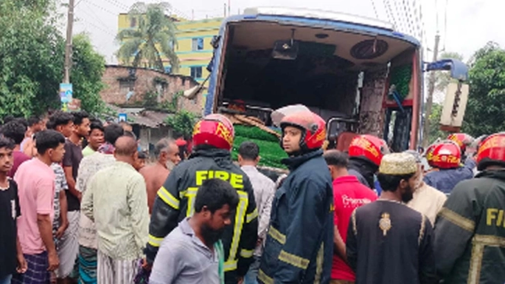 সাতসকালেই সড়কে প্রাণ গেল ৬ জনের