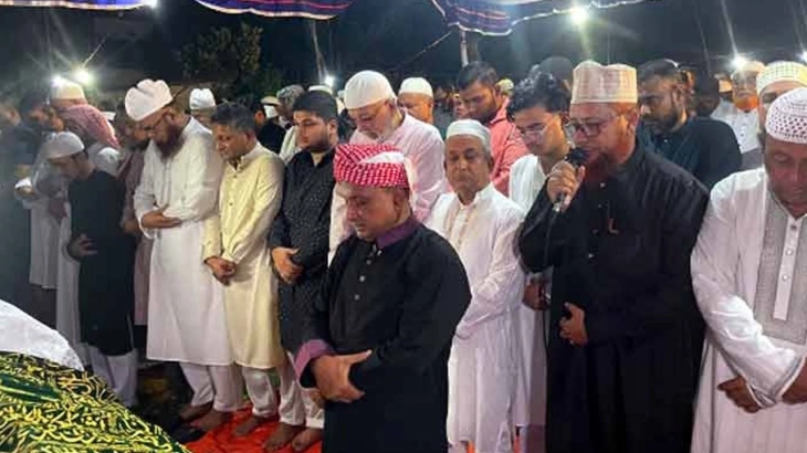 মায়ের জানাজার ইমামতি করলেন বিএনপির এমপি