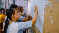 এসএসসি’র ফলাফলে ধস, কারণ নিয়ে নানা মত