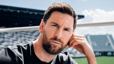 ফুটবল থেকে অনির্দিষ্টকালের জন্য বিদায় নিলেন মেসি