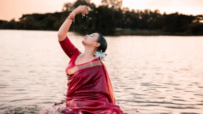 বসুন্ধরায় অভিনেত্রীর ঝুলন্ত মরদেহ, বেরিয়ে এলো চাঞ্চল্যকর তথ্য