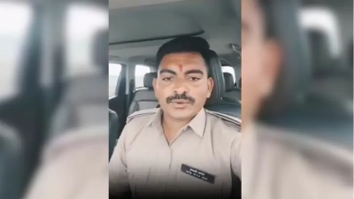 রাজনীতিতে যোগ দিতে চাকরি ছাড়লেন এক ভারতীয় পুলিশ