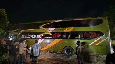 কক্সবাজারে চলন্ত এসি বাসে আগুন