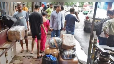 আতঙ্কে কলকাতা ছাড়ছেন বাংলাদেশিরা