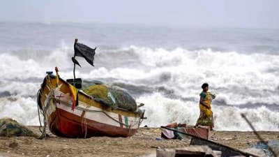চার বন্দরে সতর্কসংকেত