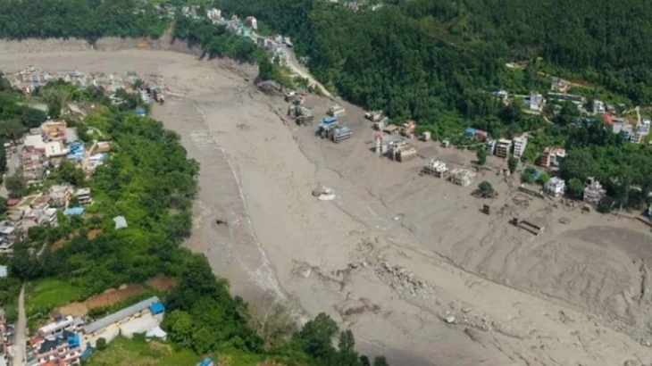 কাদা থেকে একের পর এক বেরিয়ে আসছে লাশ