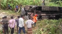 গোপালগঞ্জে নিয়ন্ত্রণ হারিয়ে বাস খালে, নিহত ৩