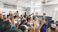 প্রেসক্লাবের সামনে দুই পক্ষের সংঘর্ষ, হাসপাতালে অবরুদ্ধ শান্তা ফারজানা